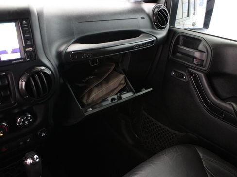 Used 2017 Jeep Wrangler Unlimited Sahara AWD/4WD image 22
