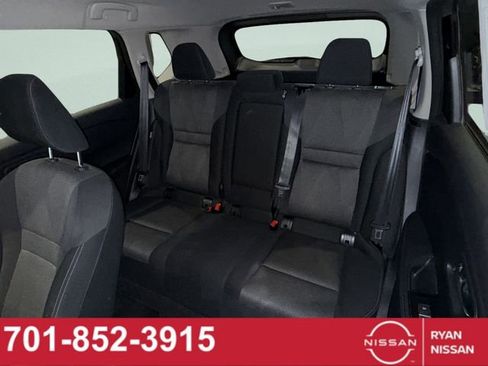 Certified 2025 Nissan Rogue SV image 39