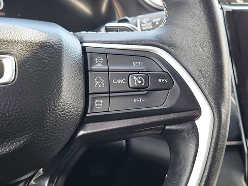 Used 2022 Jeep Grand Cherokee Laredo w/ Luxury Tech Group I AWD/4WD image 27