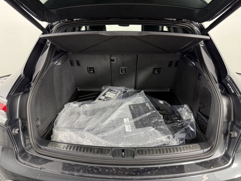 New 2025 Porsche Macan S image 25