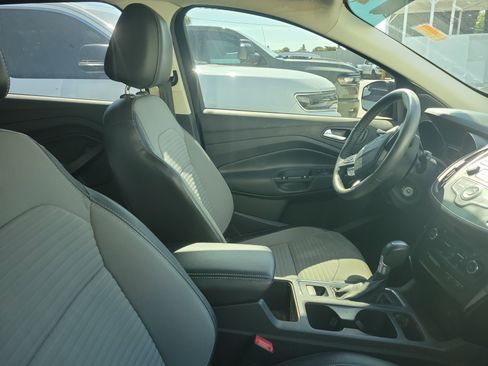 Used 2017 Ford Escape SE w/ SE Sport Appearance Package AWD/4WD image 10