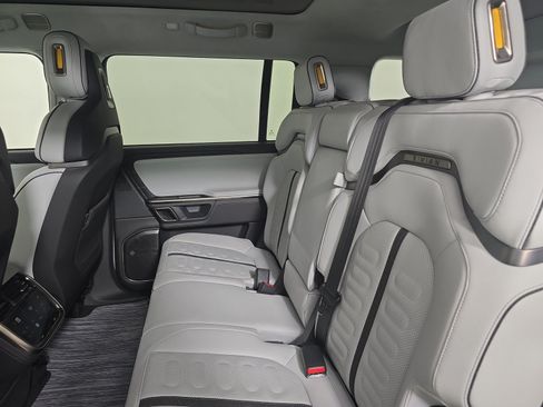 Used 2023 Rivian R1S Adventure AWD/4WD image 21