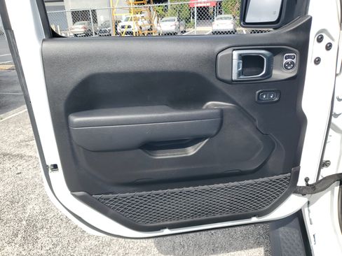 Used 2024 Jeep Gladiator Sport AWD/4WD image 8