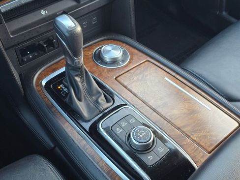 Used 2024 Nissan Armada SL image 27