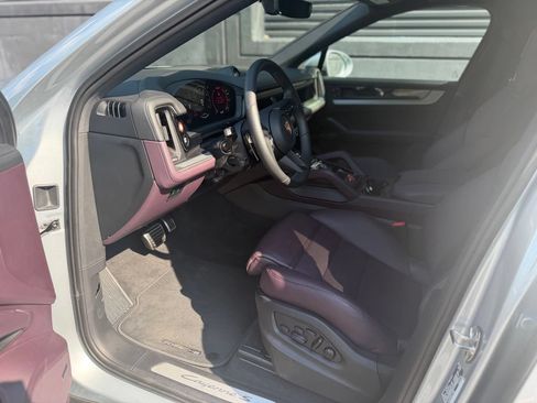 Certified 2026 Porsche Cayenne S AWD/4WD image 4