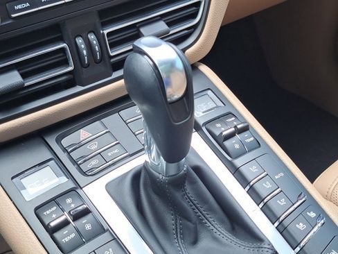 Certified 2021 Porsche Macan image 35