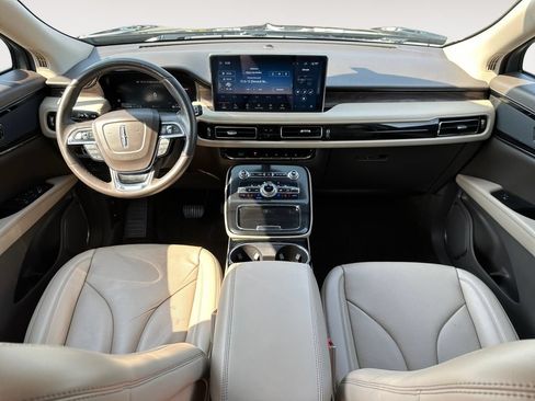 Used 2023 Lincoln Nautilus Reserve AWD/4WD image 10