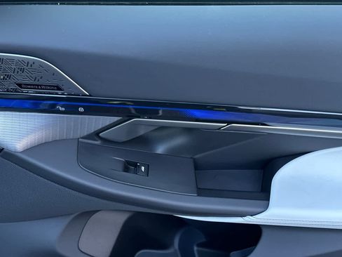 Used 2025 BMW M5 w/ Carbon Package image 18