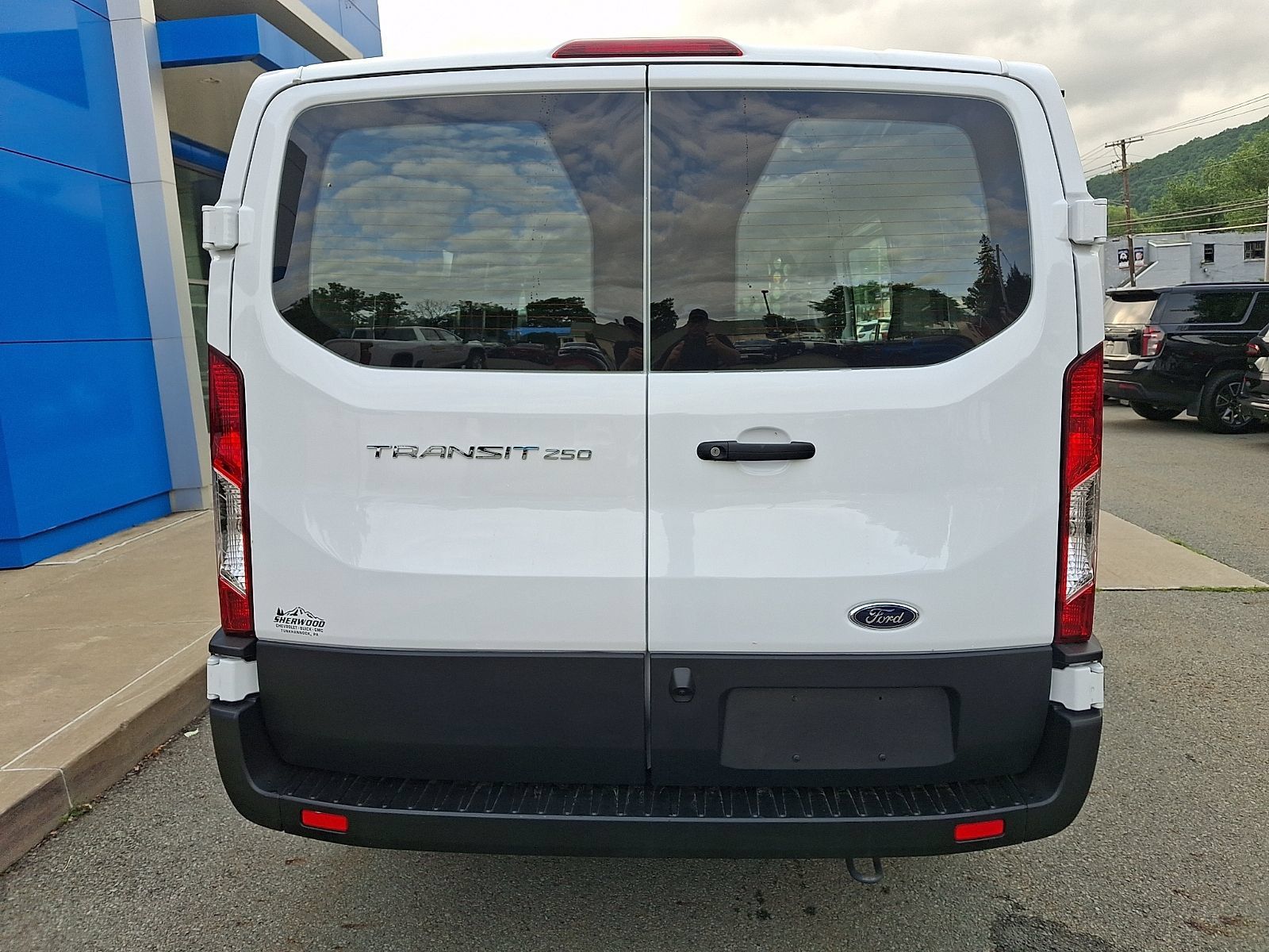 Used 2025 Ford Transit 250 Low Roof w/ Exterior Upgrade Package RWD image 5