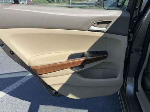 Used 2010 Honda Accord EX image 17