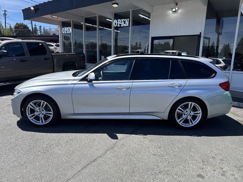 Used 2017 BMW 330i xDrive Wagon AWD/4WD image 2