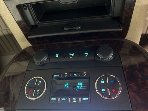 Used 2013 GMC Yukon XL Denali image 15