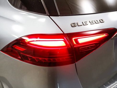 New 2025 Mercedes-Benz GLE 580 4MATIC image 9