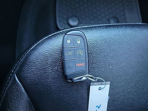 Used 2024 Jeep Compass Latitude w/ Sun and Sound Group image 25