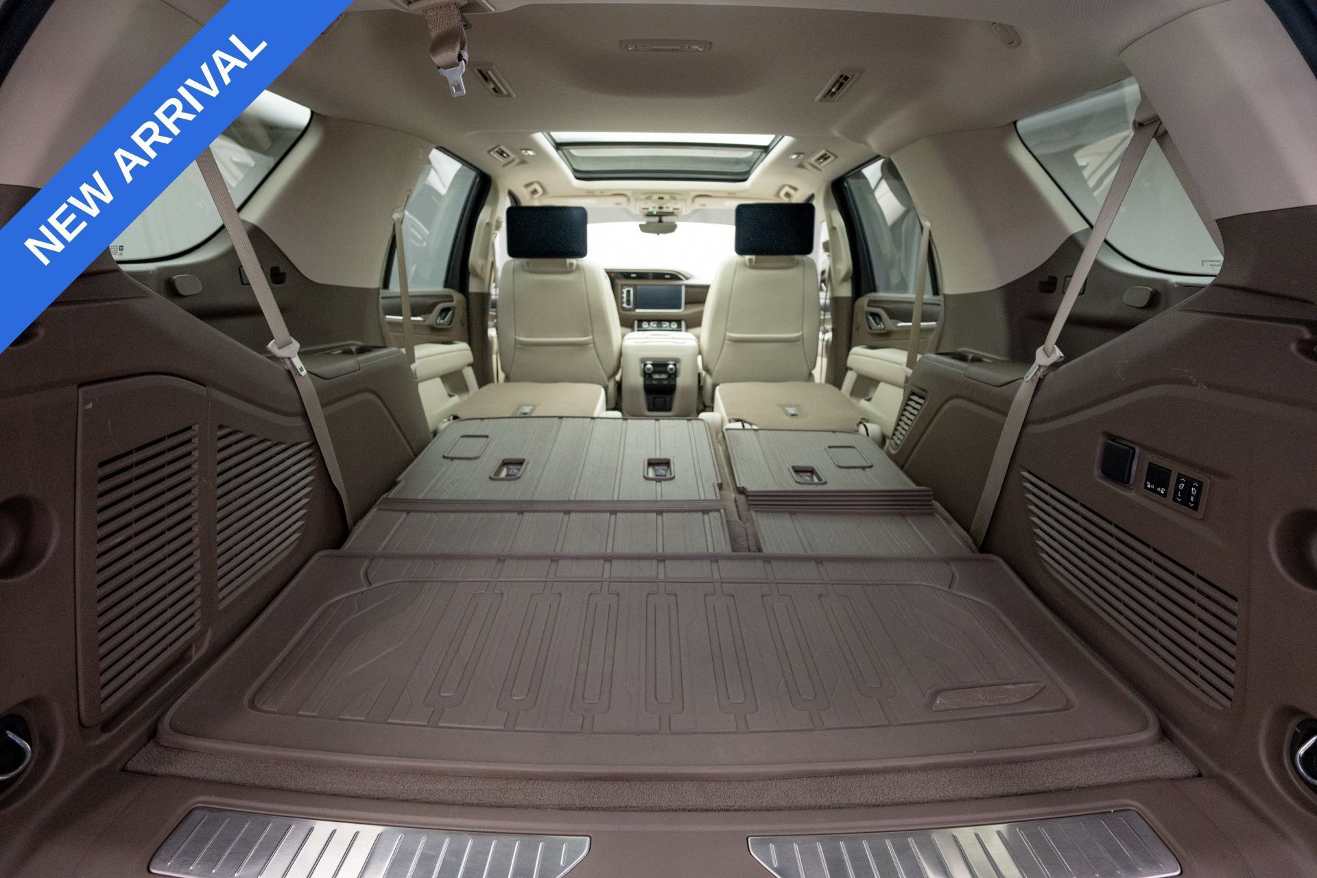 Used 2023 GMC Yukon Denali w/ Advanced Technology Package AWD/4WD image 43