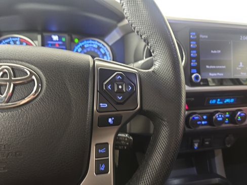 Used 2022 Toyota Tacoma SR5 AWD/4WD image 16