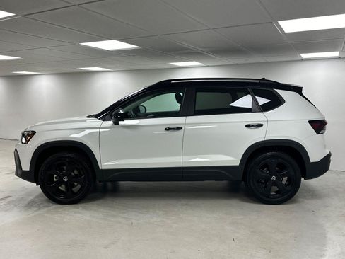 New 2026 Volkswagen Taos SE AWD/4WD image 2