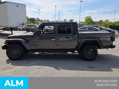 Used 2024 Jeep Gladiator Sport AWD/4WD image 5