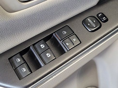 Used 2016 Toyota Camry LE image 27