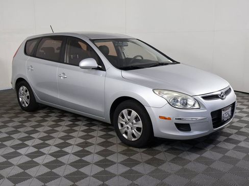 Used 2010 Hyundai Elantra GLS image 2