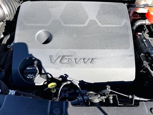 Used 2023 Chevrolet Traverse LT image 32