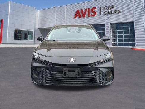 Used 2025 Toyota Camry LE image 2