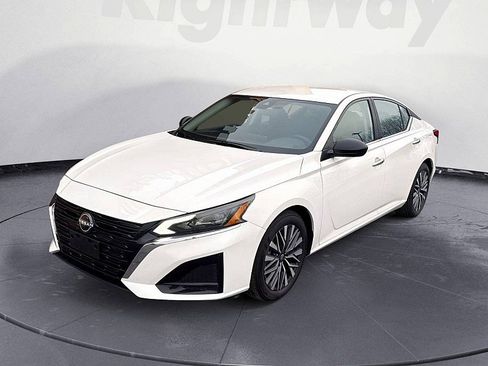 Used 2025 Nissan Altima 2.5 SV image 1