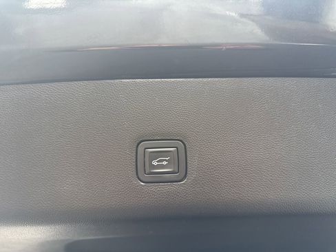 Used 2019 Chevrolet Traverse High Country AWD/4WD image 16
