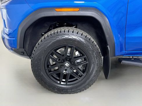 Certified 2023 GMC Canyon AT4 w/ AT4 Premium Package AWD/4WD image 35