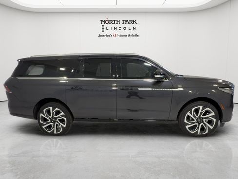 New 2026 Lincoln Navigator L Reserve AWD/4WD image 6