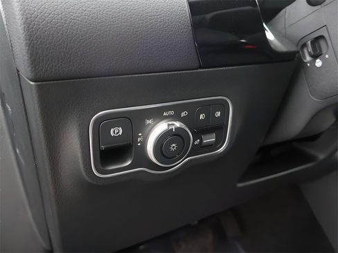 Used 2025 Mercedes-Benz GLA 250 4MATIC image 59