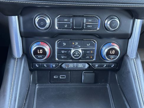 Used 2022 GMC Yukon SLT w/ SLT Premium Package image 25