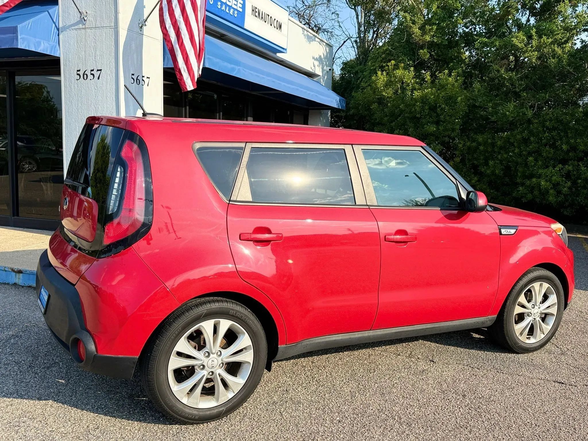 Used 2015 Kia Soul + FWD image 16