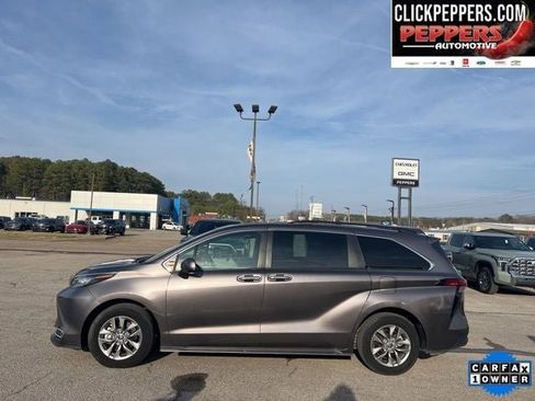Used 2022 Toyota Sienna XLE w/ XLE Plus Package image 3