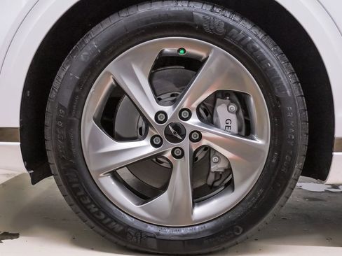 Certified 2026 Genesis GV70 2.5T Advanced AWD/4WD image 30
