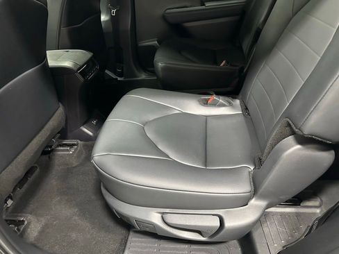 Used 2025 Toyota Highlander XLE AWD/4WD image 51