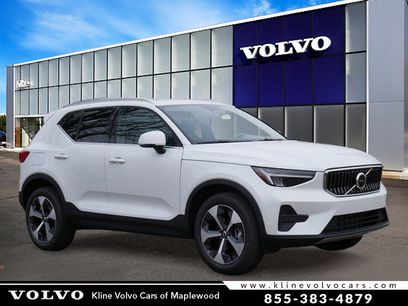 New 2025 Volvo XC40 B5 Core w/ Climate Package