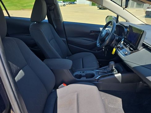 Used 2025 Toyota Corolla LE FWD image 13