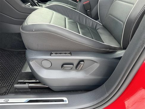 Used 2024 Volkswagen Tiguan SEL R-Line image 19