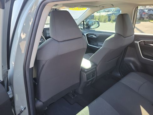 Used 2020 Toyota RAV4 XLE image 17
