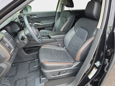 Used 2024 Nissan Pathfinder Platinum w/ Cargo Package AWD/4WD image 13
