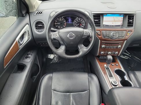 Used 2020 Nissan Pathfinder Platinum image 18