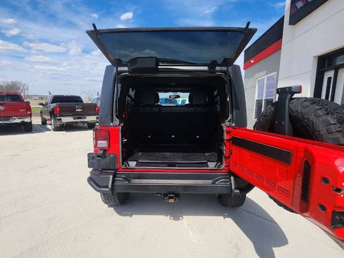Used 2017 Jeep Wrangler Unlimited Sahara AWD/4WD image 22
