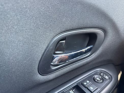 Used 2021 Honda HR-V Sport image 27