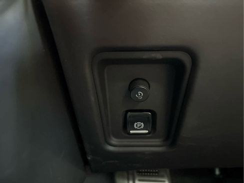 Used 2024 Chevrolet Corvette Stingray Premium Cpe w/ Z51 Performance Package image 27