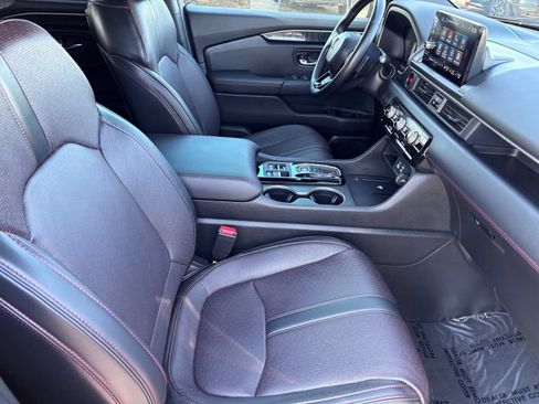 Certified 2025 Honda Pilot Black Edition image 14