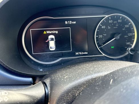 Used 2025 Nissan Versa SV FWD image 9