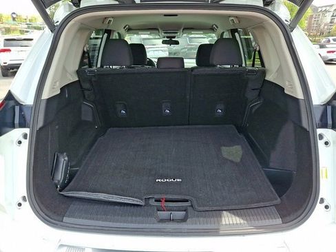 Used 2025 Nissan Rogue SV FWD image 33