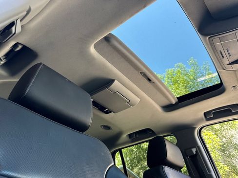 Used 2018 Chevrolet Tahoe Premier AWD/4WD image 20