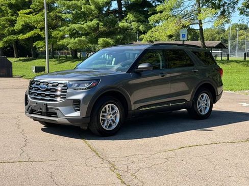 Used 2025 Ford Explorer Active AWD/4WD image 22